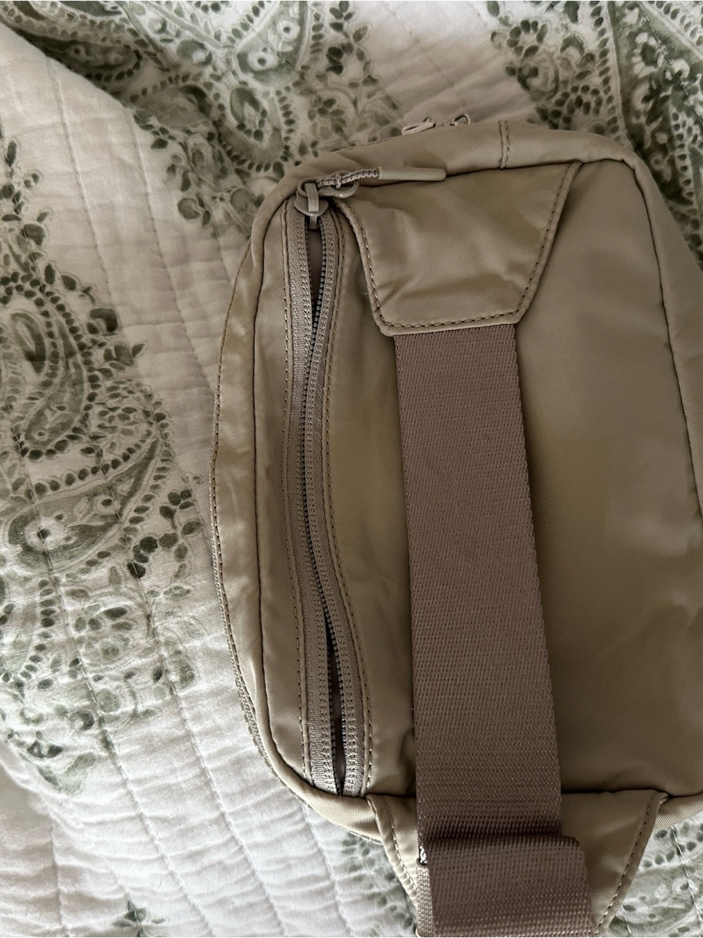 lululemon athletica Men's Taupe Waist/Crossbody Bag - Picture 2 of 5